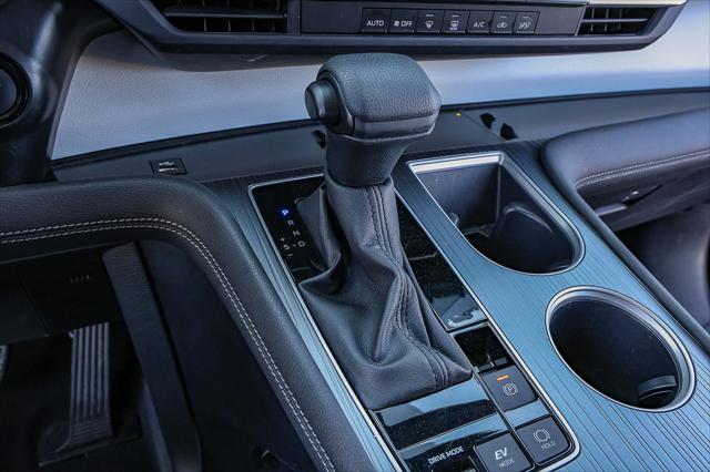 2025 Toyota Sienna LE