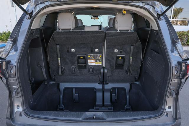 2025 Toyota Sienna LE