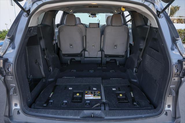 2025 Toyota Sienna LE