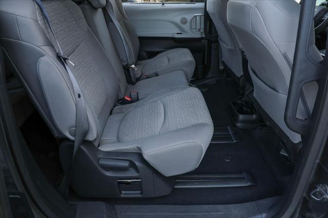 2025 Toyota Sienna LE