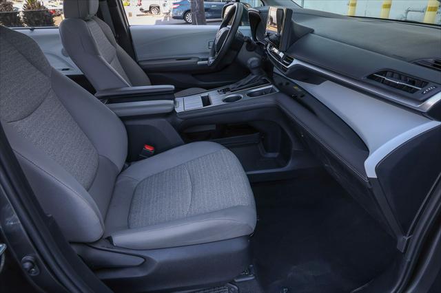 2025 Toyota Sienna LE