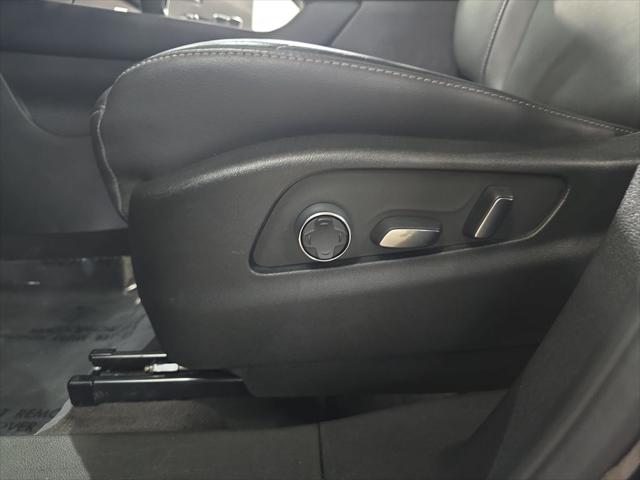 2025 Cadillac XT4 FWD Premium Luxury