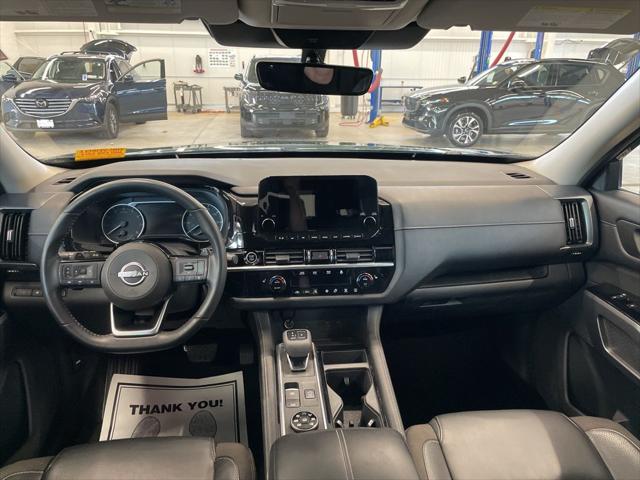2023 Nissan Pathfinder SL 4WD
