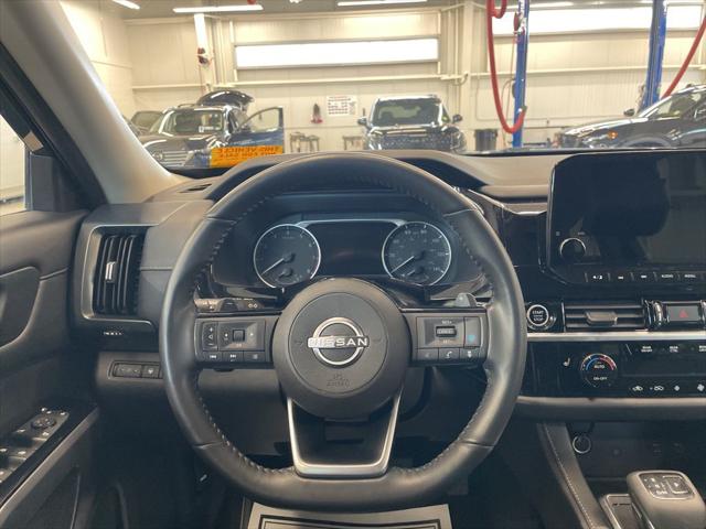 2023 Nissan Pathfinder SL 4WD