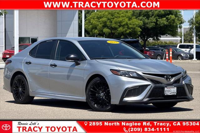 2022 Toyota Camry SE Nightshade's photo