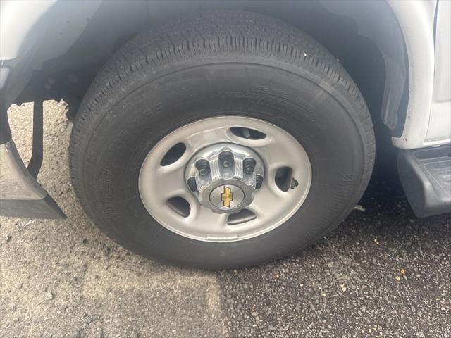 2025 Chevrolet Express Passenger RWD 3500 Extended Wheelbase LT