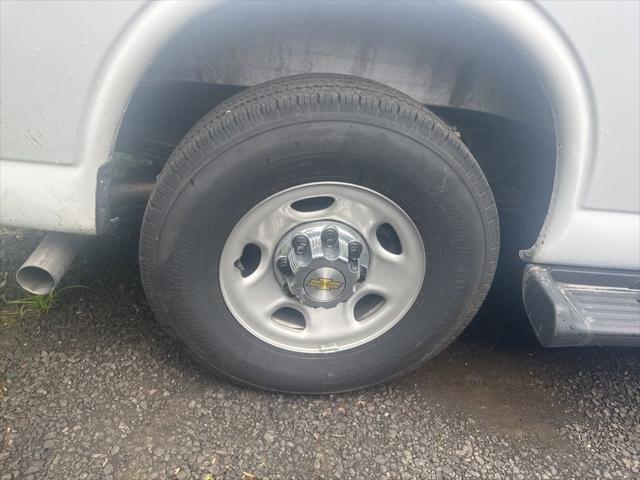 2025 Chevrolet Express Passenger RWD 3500 Extended Wheelbase LT