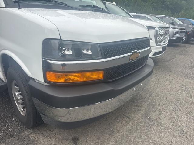 2025 Chevrolet Express Passenger RWD 3500 Extended Wheelbase LT
