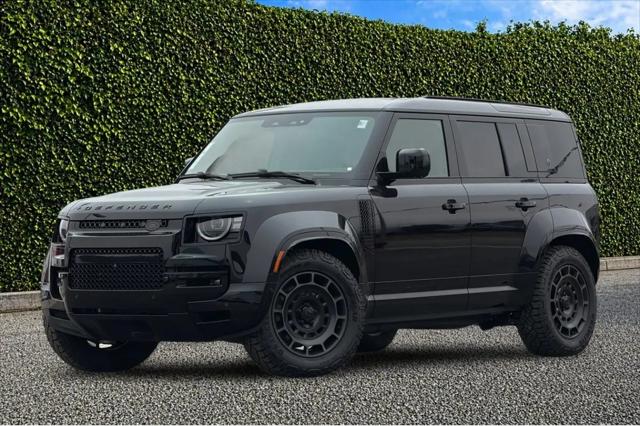 2026 Land Rover Defender P635 OCTA Black
