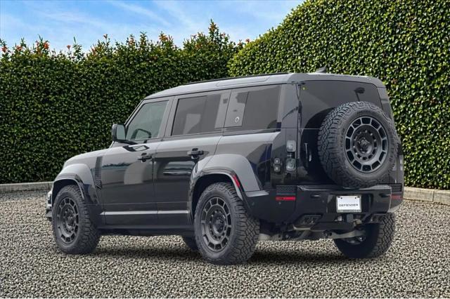 2026 Land Rover Defender P635 OCTA Black