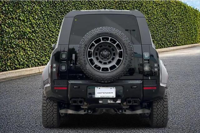 2026 Land Rover Defender P635 OCTA Black