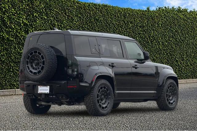2026 Land Rover Defender P635 OCTA Black
