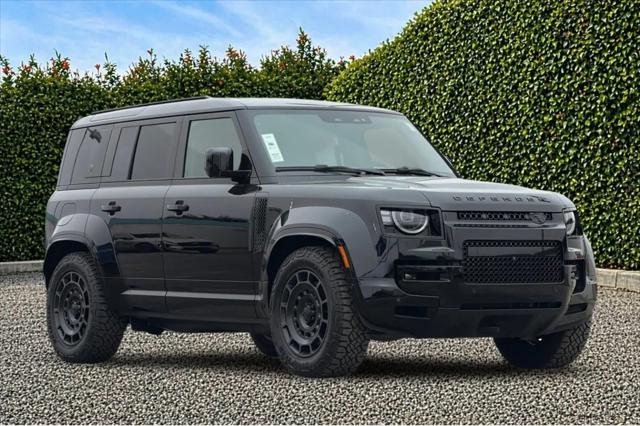 2026 Land Rover Defender P635 OCTA Black