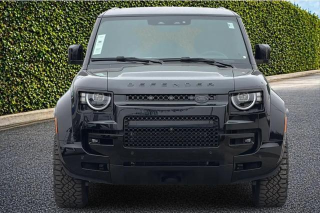 2026 Land Rover Defender P635 OCTA Black
