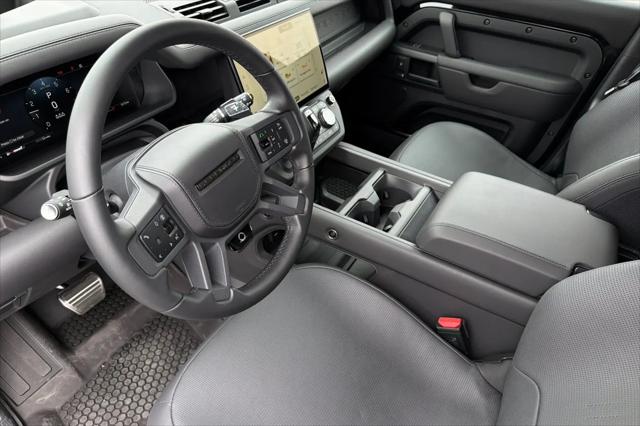 2026 Land Rover Defender P635 OCTA Black
