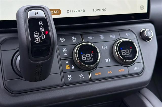 2026 Land Rover Defender P635 OCTA Black
