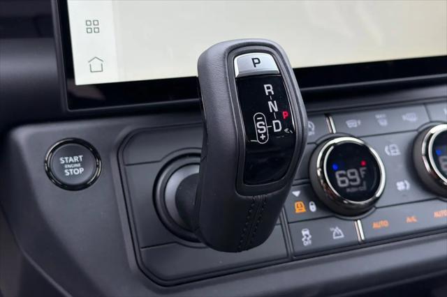 2026 Land Rover Defender P635 OCTA Black