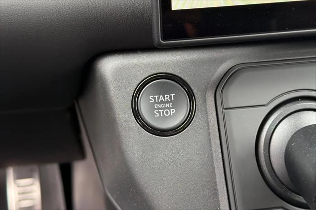 2026 Land Rover Defender P635 OCTA Black