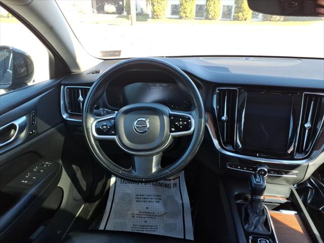 2021 Volvo S60 T6 Momentum