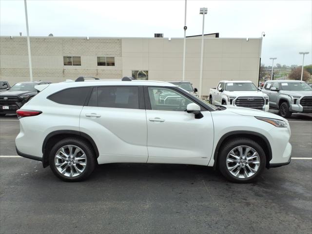 Used 2023 Toyota Highlander Limited with VIN 5TDXBRCH3PS574162 for sale in Burnsville, Minnesota