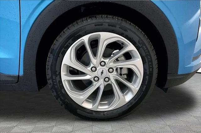 2027 Chevrolet Bolt LT FWD