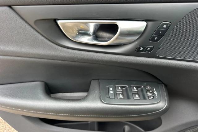 2024 Volvo S60 B5 Plus Dark Theme