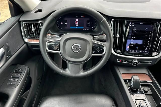 2024 Volvo S60 B5 Plus Dark Theme