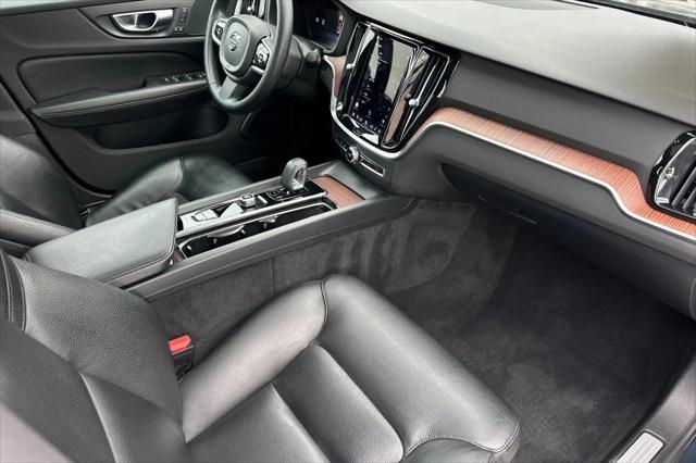 2024 Volvo S60 B5 Plus Dark Theme