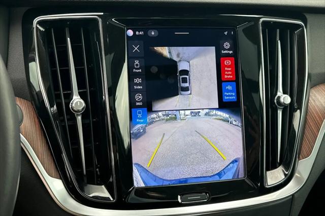 2024 Volvo S60 B5 Plus Dark Theme