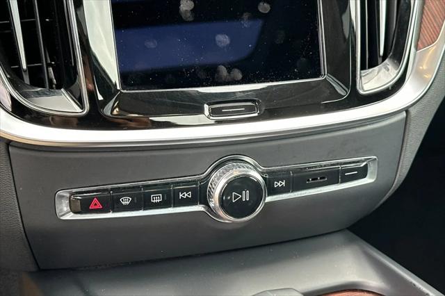 2024 Volvo S60 B5 Plus Dark Theme