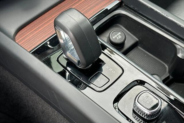 2024 Volvo S60 B5 Plus Dark Theme