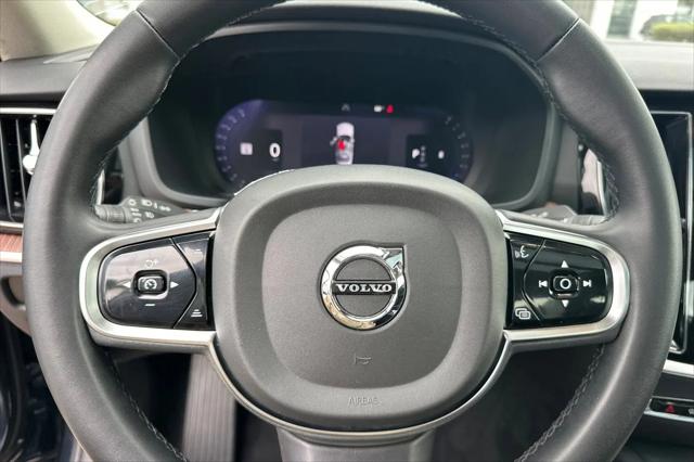 2024 Volvo S60 B5 Plus Dark Theme