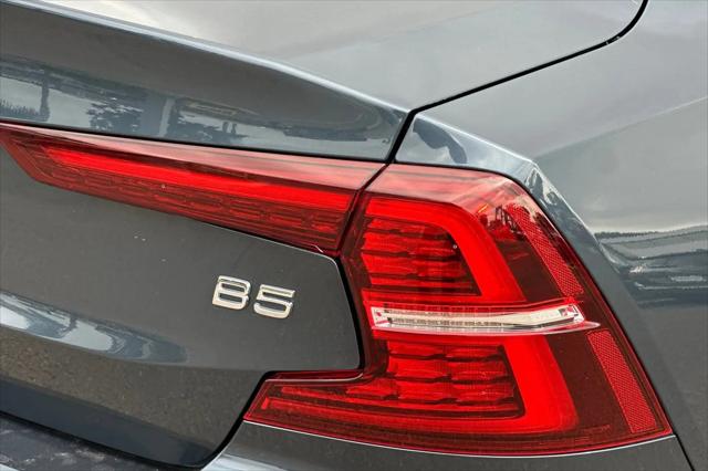 2024 Volvo S60 B5 Plus Dark Theme