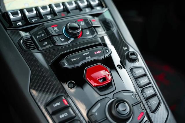 2021 Lamborghini Aventador Roadster