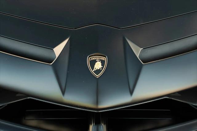 2021 Lamborghini Aventador Roadster