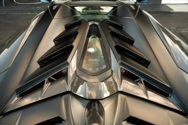 2021 Lamborghini Aventador Roadster