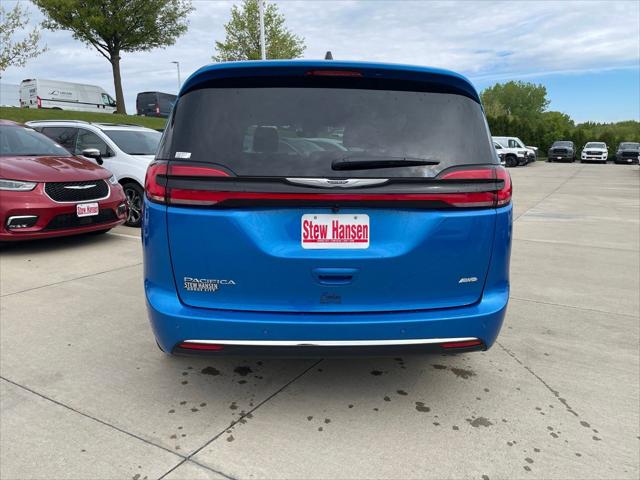 2026 Chrysler Pacifica Select AWD