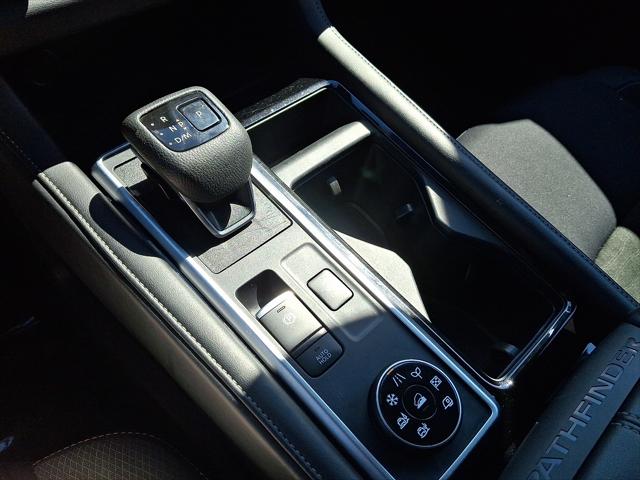 2025 Nissan Pathfinder SV 4WD