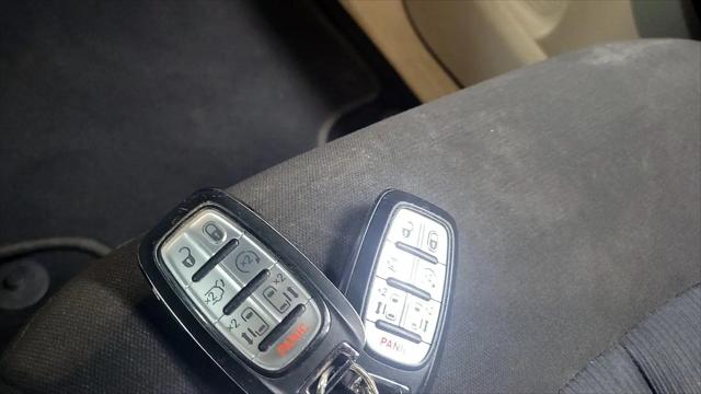 2022 Chrysler Voyager LX