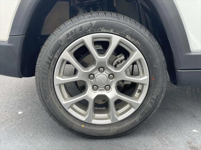 2024 Jeep Compass Latitude Lux FWD