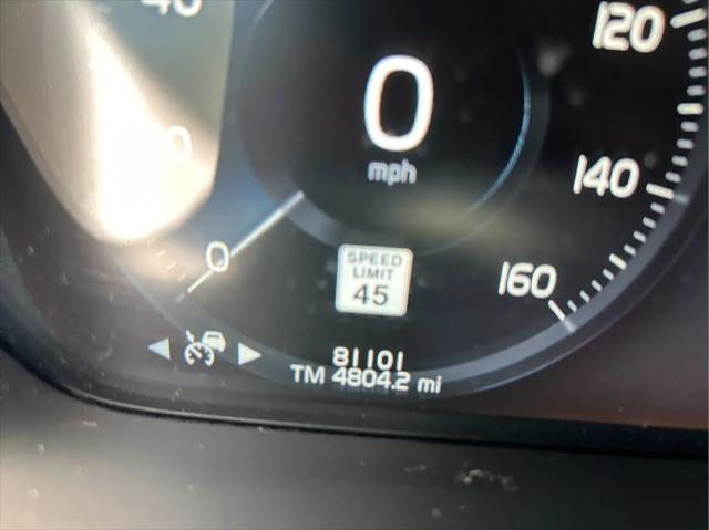 2017 Volvo XC90 T6 Momentum