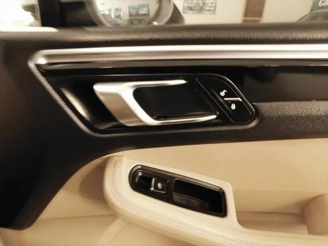 2018 Porsche Macan Macan