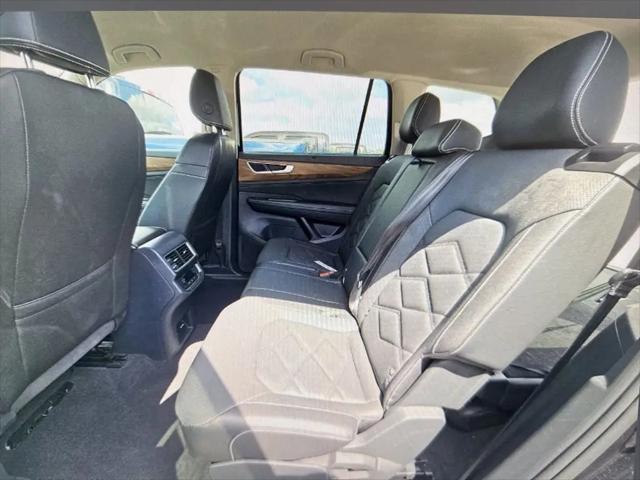2025 Volkswagen Atlas 2.0T SE w/Technology