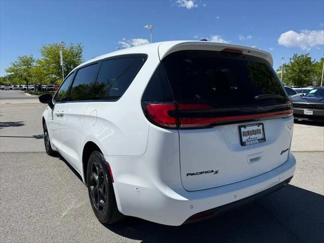 2024 Chrysler Pacifica Hybrid S Appearance Pkg