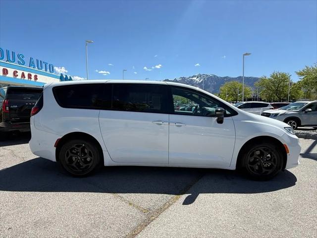2024 Chrysler Pacifica Hybrid S Appearance Pkg