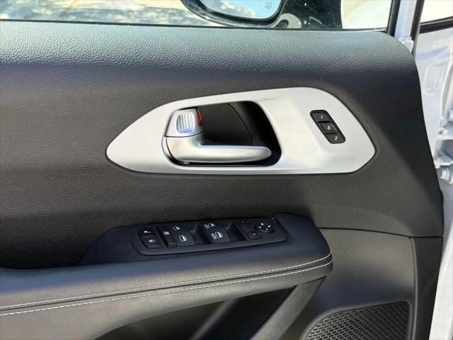 2024 Chrysler Pacifica Hybrid S Appearance Pkg