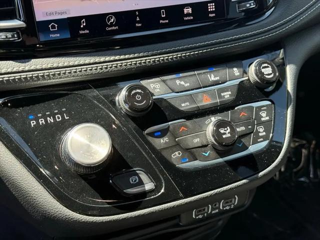2024 Chrysler Pacifica Hybrid S Appearance Pkg