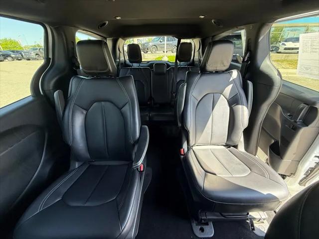 2024 Chrysler Pacifica Hybrid S Appearance Pkg