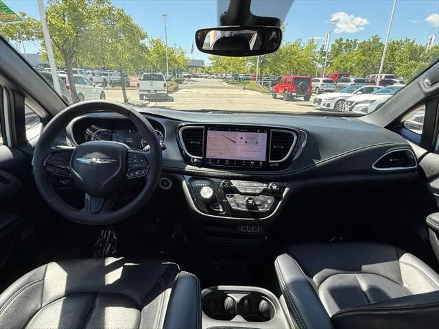 2024 Chrysler Pacifica Hybrid S Appearance Pkg