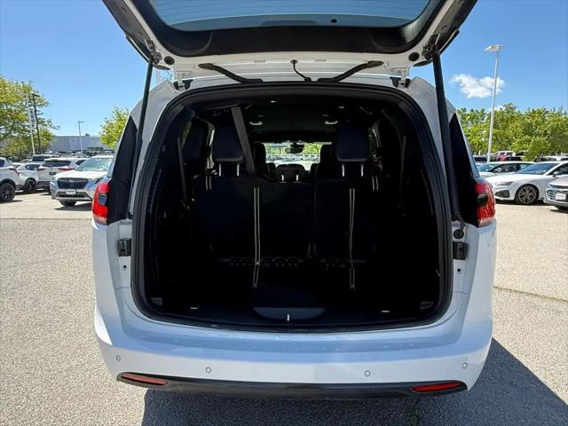 2024 Chrysler Pacifica Hybrid S Appearance Pkg